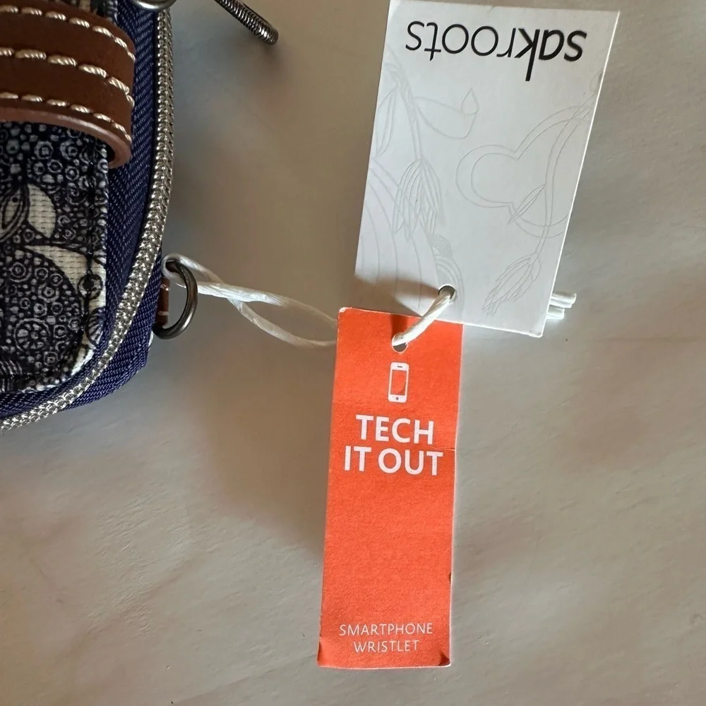 NWT Sakroots Spirit Desert Smartphone Wristlet Blue Paisley Crossbody Strap Inc
